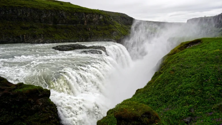 Ontdek IJsland: Het land van geisers, watervallen en het noorderlicht